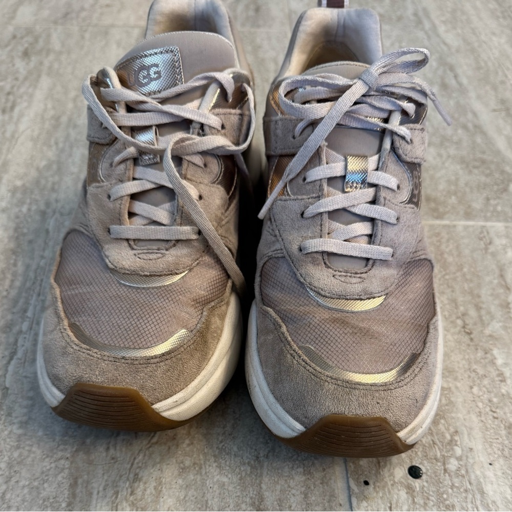 UGG La Hills Platform Sneakers